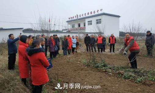 南陽市林科院林學(xué)苗木服務(wù)團赴社旗縣開展送科技下鄉(xiāng)系列活動(圖1) 南陽市林科院林學(xué)苗木服務(wù)團赴社旗縣開展送科技下鄉(xiāng)系列活動(圖1)